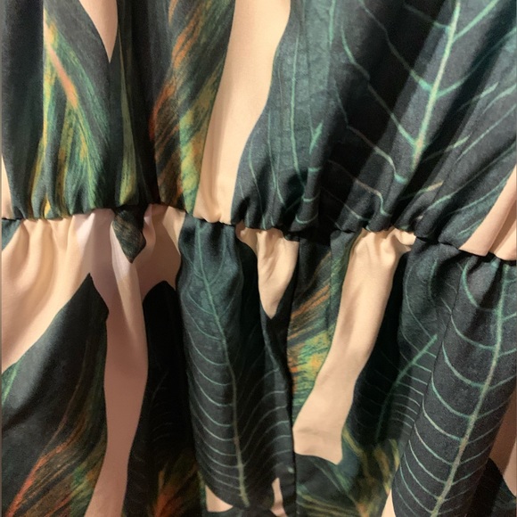 Cream and green jungle leaf tank top romper in size M from Shein - Picture 2 of 9